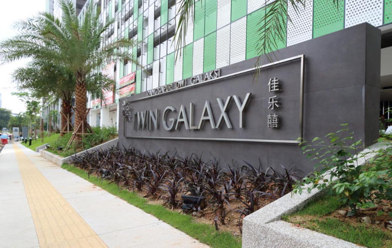 Balcony With Wifi Smart Tv @ Twin Galaxy Near Ksl/ciq