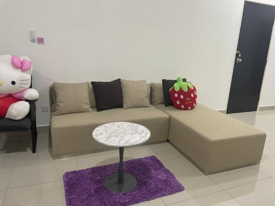 Balcony With Wifi Smart Tv @ Twin Galaxy Near Ksl/ciq * Johor Bahru
